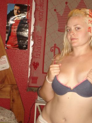 Appetizing blonde with lush hips took off her dress. Thumbnail 44