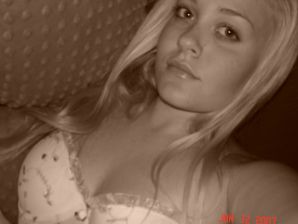 Appetizing blonde with lush hips took off her dress. Thumbnail 51