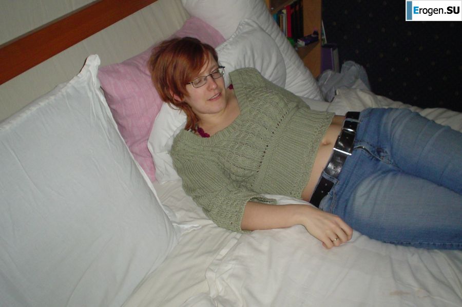 A red-haired student with glasses spread her legs in lace stockings and showed a pussy. Part 2. Slide 29