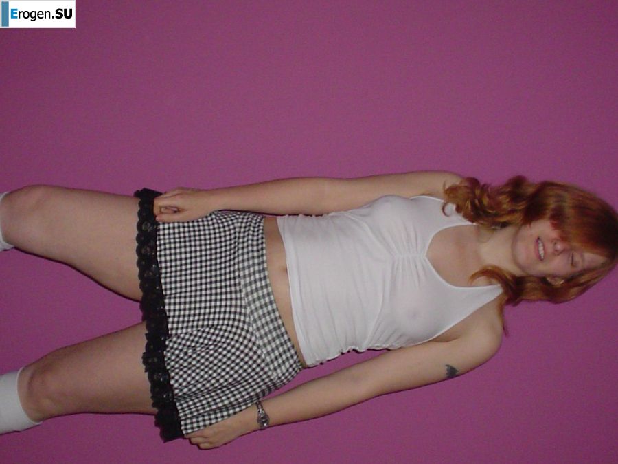 A red-haired student with glasses spread her legs in lace stockings and showed a pussy. Part 2. Slide 33