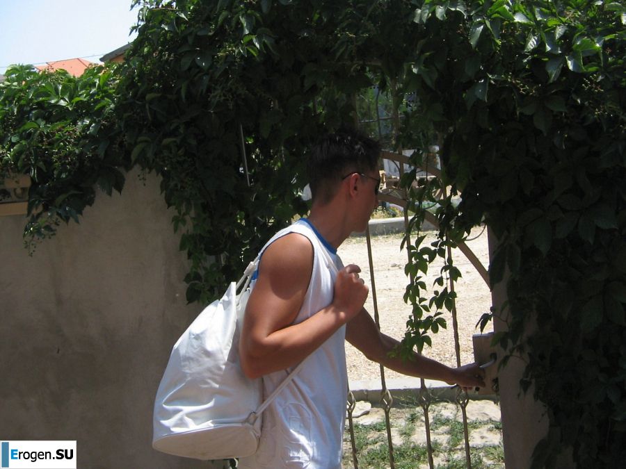 Seductive Latina poses naked on vacation in front of a guy. Part 2. Slide 16