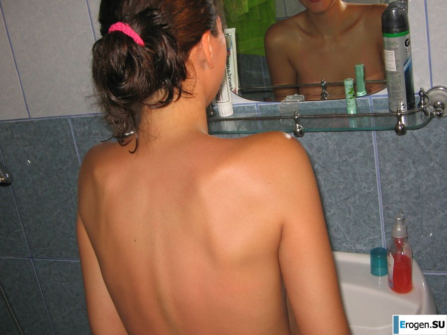 Seductive Latina poses naked on vacation in front of a guy. Part 2. Slide 3