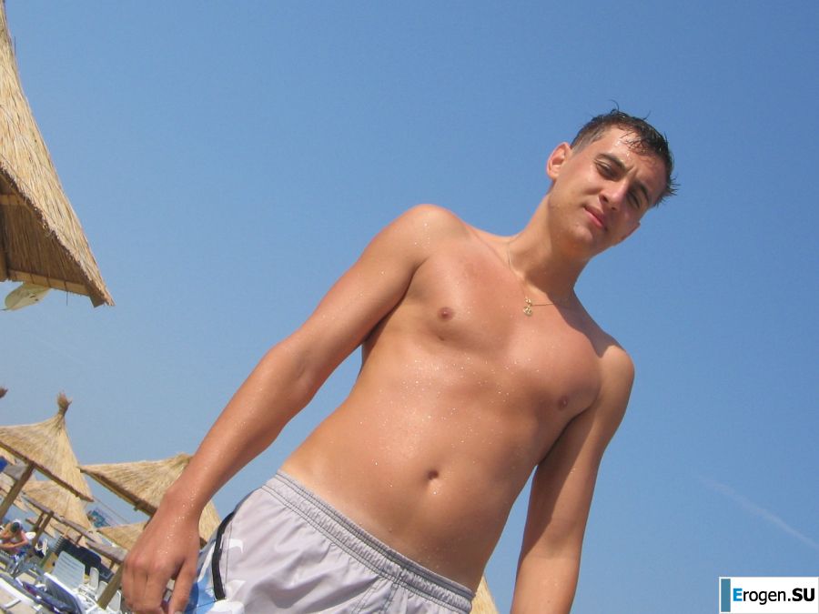 Seductive Latina poses naked on vacation in front of a guy. Part 2. Slide 30
