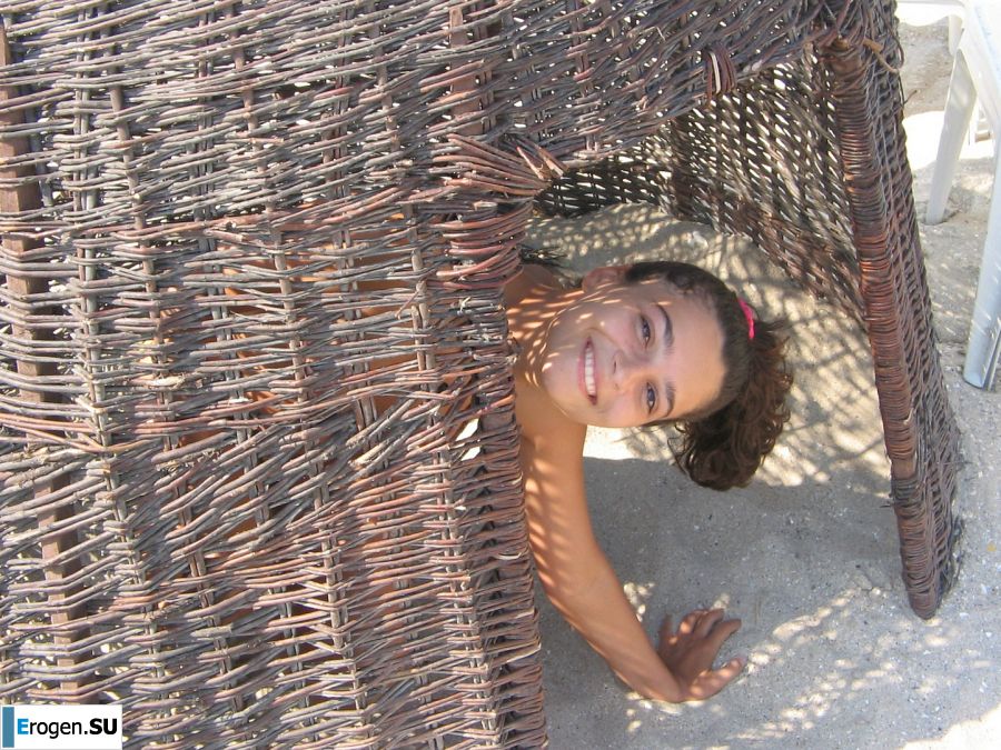 Seductive Latina poses naked on vacation in front of a guy. Part 2. Slide 31