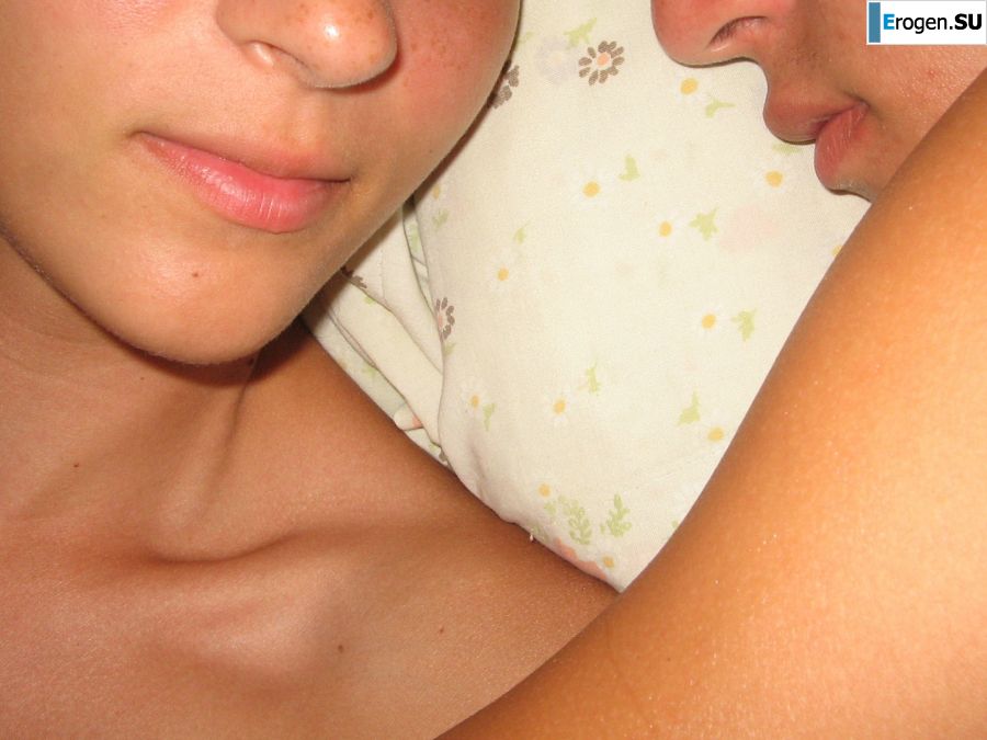 Seductive Latina poses naked on vacation in front of a guy. Part 2. Slide 38