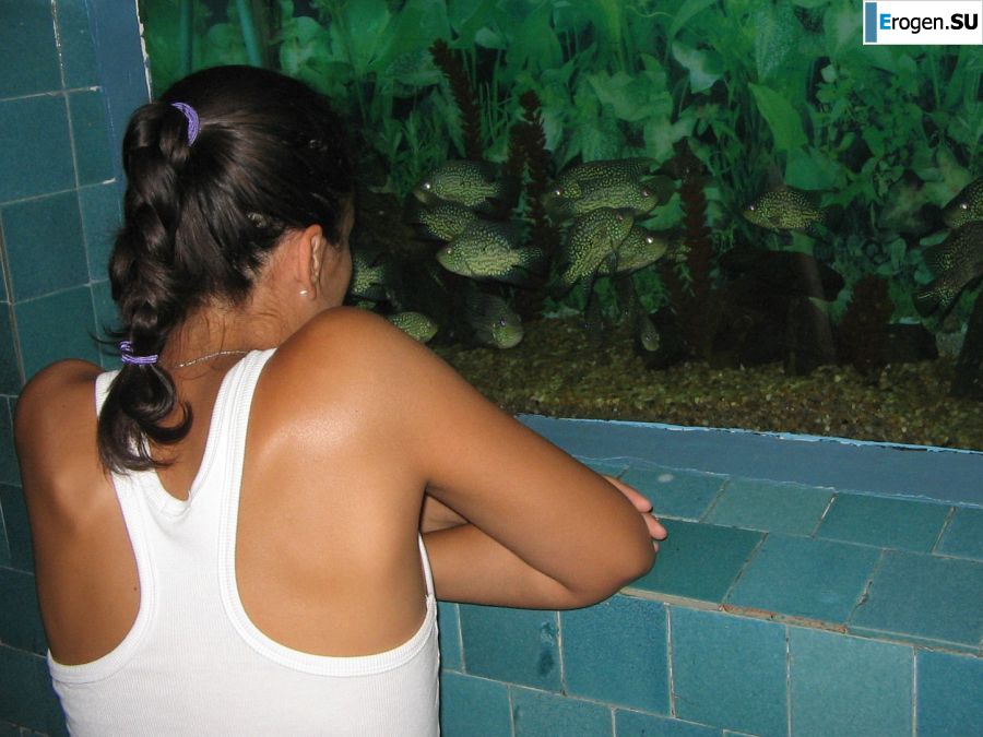 Seductive Latina poses naked on vacation in front of a guy. Part 2. Slide 39