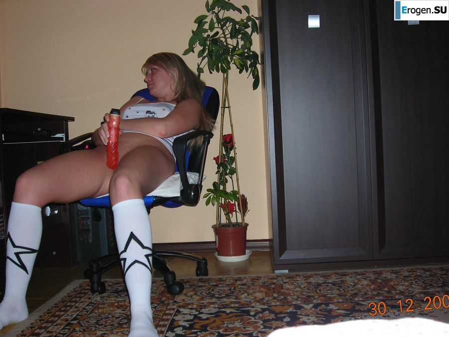 Appetizing blonde masturbates in front of the computer. Slide 26