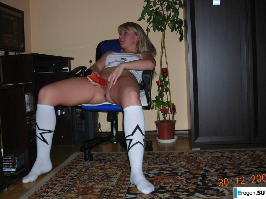 Appetizing blonde masturbates in front of the computer. Slide 3