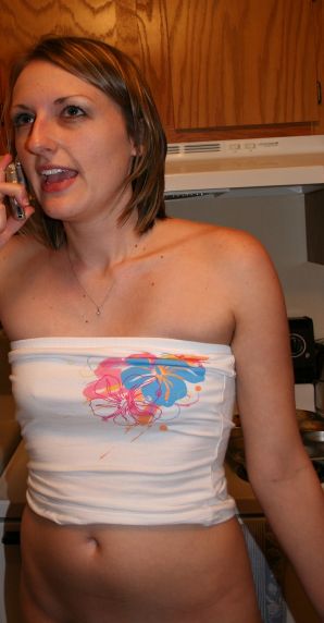 The young wife undressed and showed her fluffy and small tits. Thumbnail 10