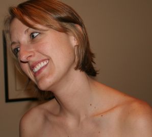 The young wife undressed and showed her fluffy and small tits. Thumbnail 36