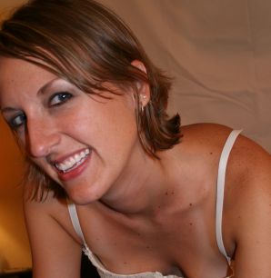 The young wife undressed and showed her fluffy and small tits. Thumbnail 46