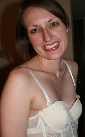 The young wife undressed and showed her fluffy and small tits. Thumbnail 57