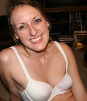 The young wife undressed and showed her fluffy and small tits. Thumbnail 58