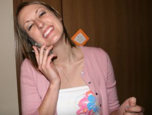 The young wife undressed and showed her fluffy and small tits. Thumbnail 8