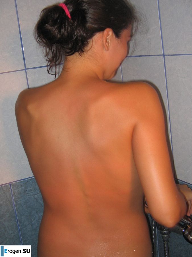 Seductive Latina poses naked on vacation in front of a guy. Part 3. Slide 1