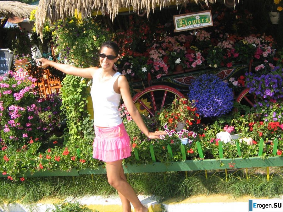 Seductive Latina poses naked on vacation in front of a guy. Part 3. Slide 16