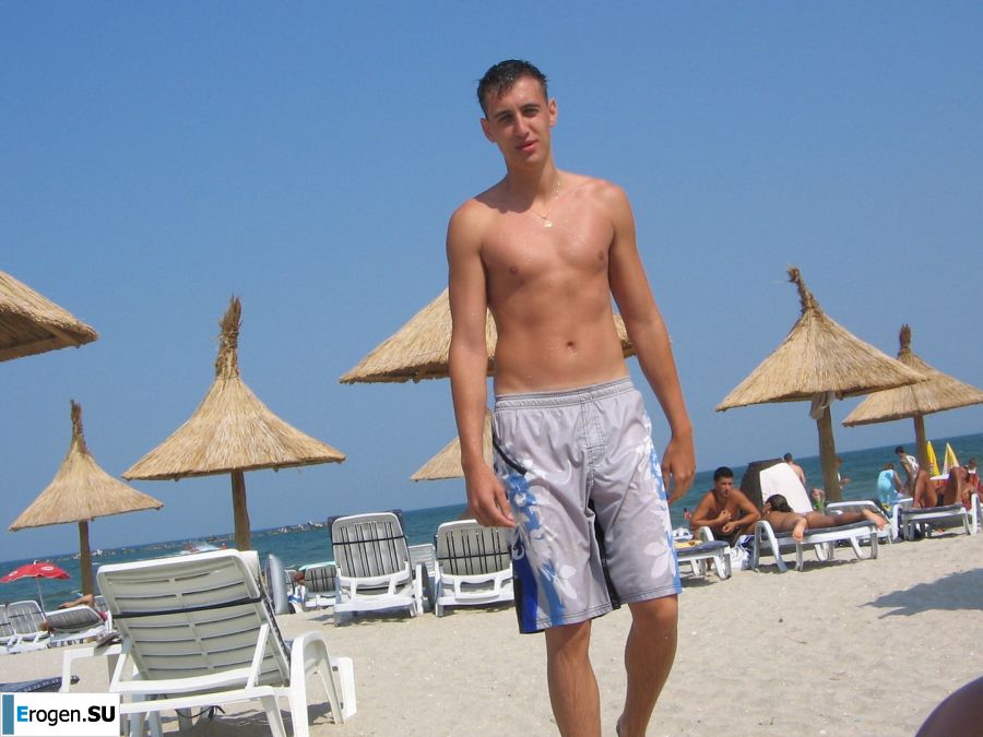 Seductive Latina poses naked on vacation in front of a guy. Part 3. Slide 18