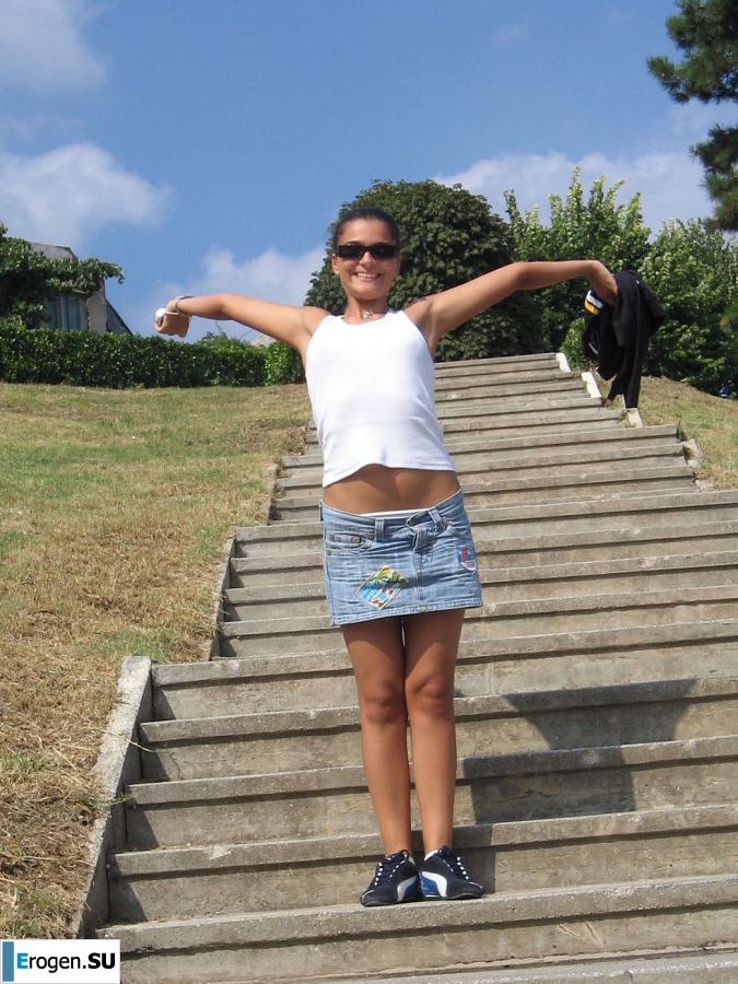 Seductive Latina poses naked on vacation in front of a guy. Part 3. Slide 25