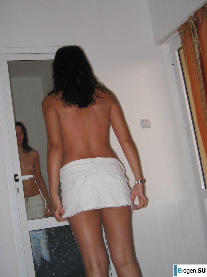 Seductive Latina poses naked on vacation in front of a guy. Part 3. Slide 5