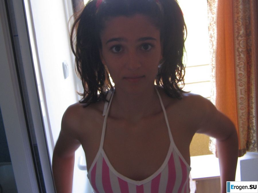 Seductive Latina poses naked on vacation in front of a guy. Part 3. Slide 7