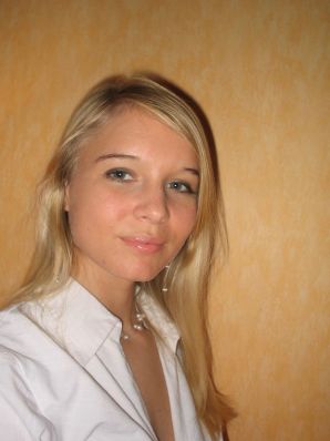 A young blonde in stockings spreads her legs on the sofa. Thumbnail 17
