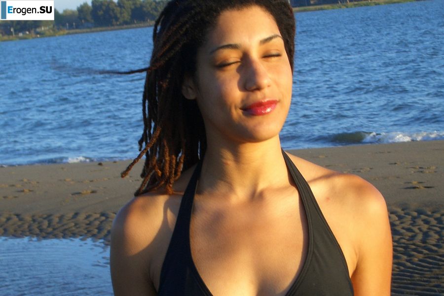 Sexy mulatto with neat breasts bared her ass. Slide 13