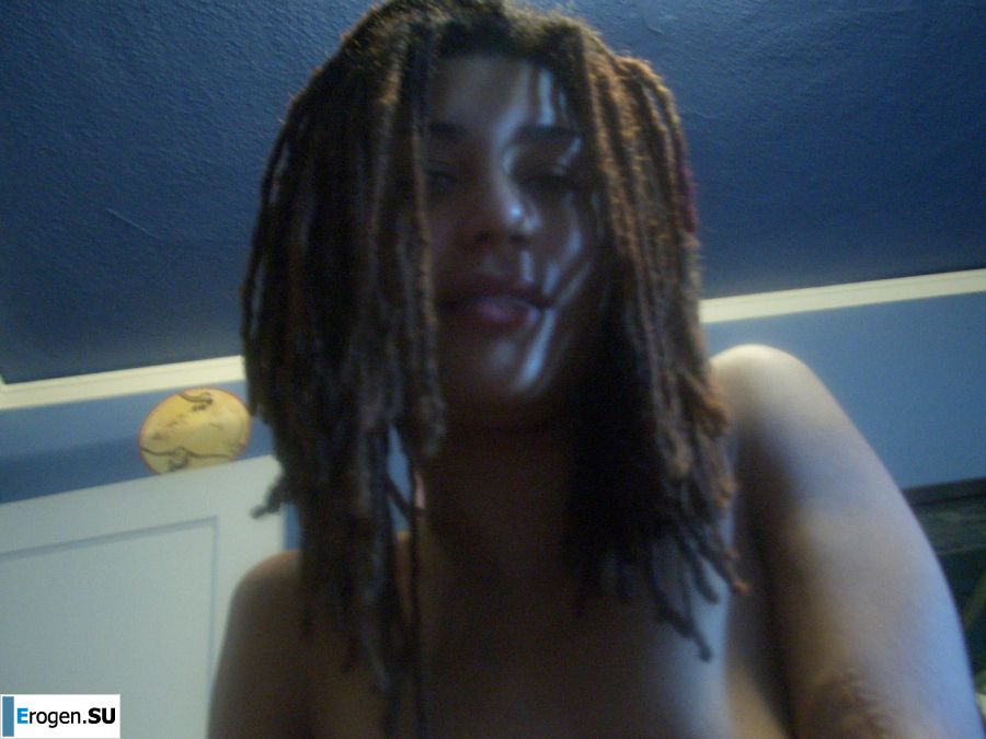 Sexy mulatto with neat breasts bared her ass. Slide 8