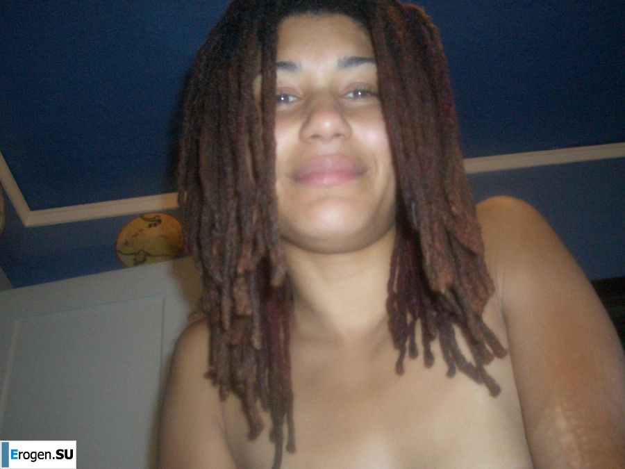 Sexy mulatto with neat breasts bared her ass. Slide 9