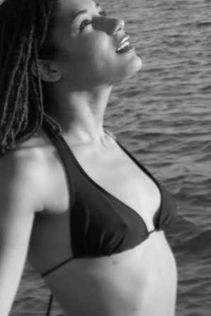 Sexy mulatto with neat breasts bared her ass. Thumbnail 17