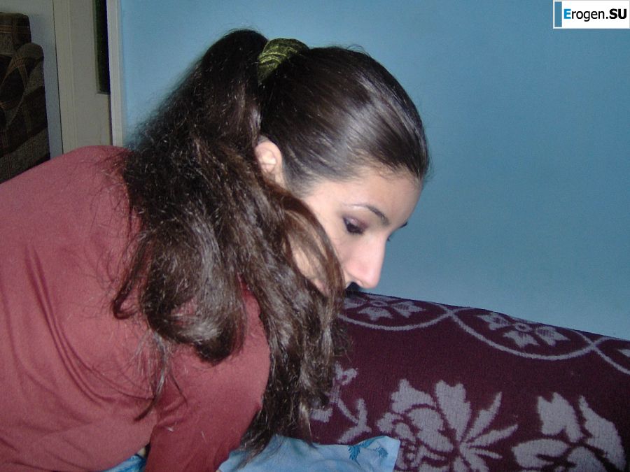 Charming chernovlaska makes a boner to her boyfriend. Slide 11