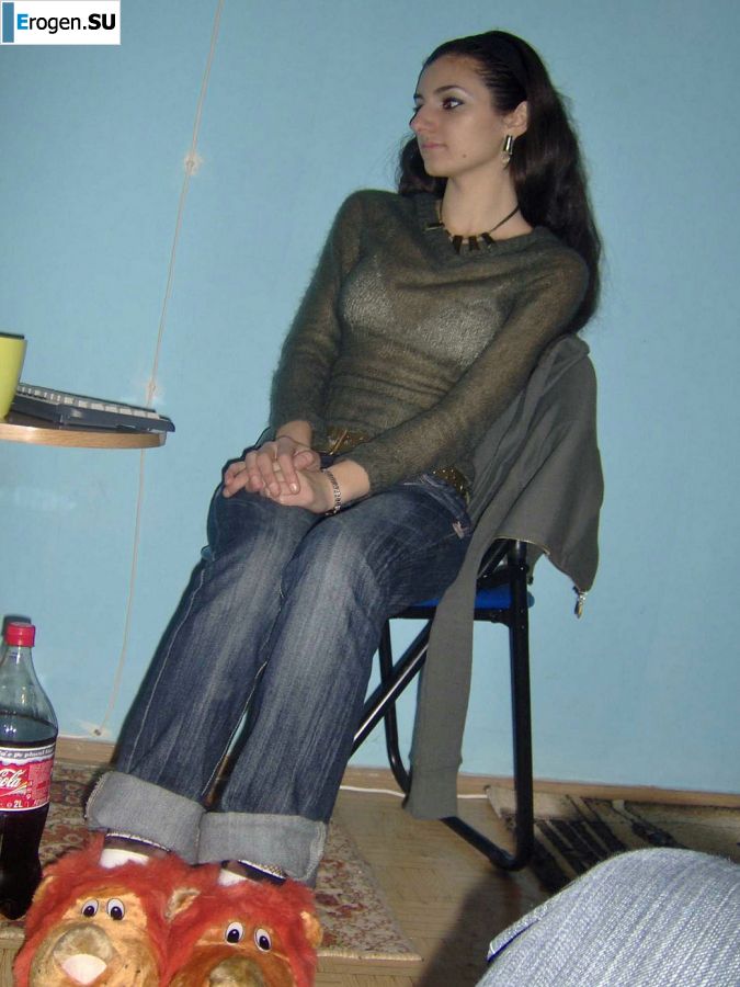 Charming chernovlaska makes a boner to her boyfriend. Slide 12
