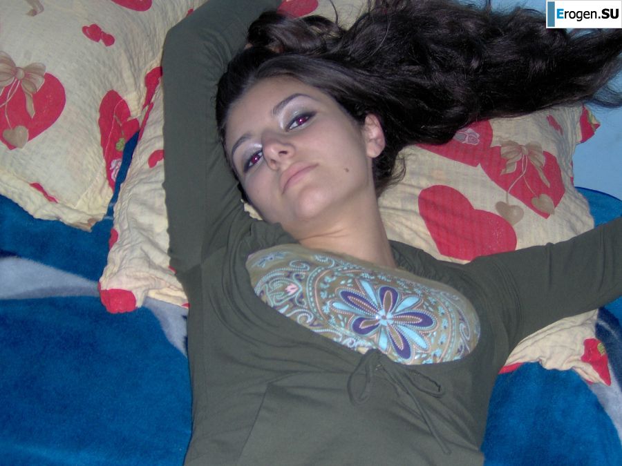 Charming chernovlaska makes a boner to her boyfriend. Slide 14