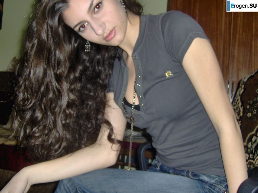 Charming chernovlaska makes a boner to her boyfriend. Slide 25