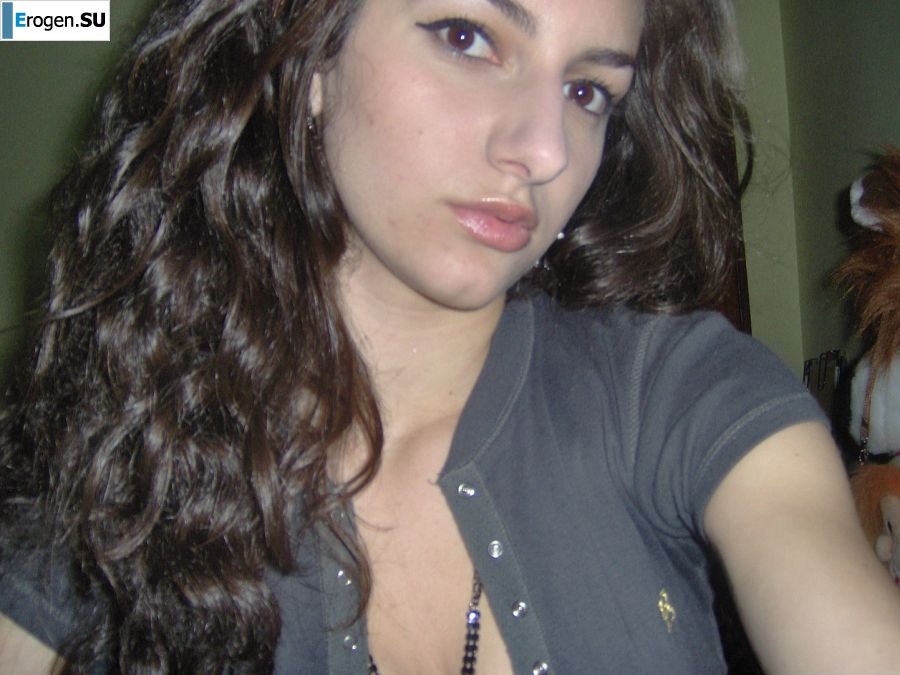 Charming chernovlaska makes a boner to her boyfriend. Slide 27