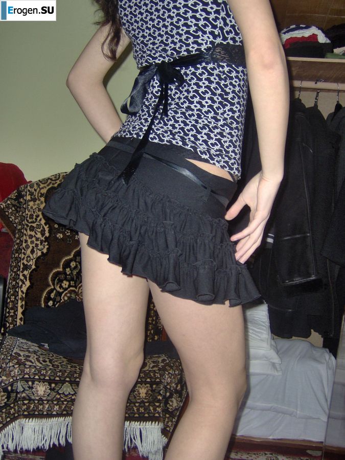 Charming chernovlaska makes a boner to her boyfriend. Slide 31