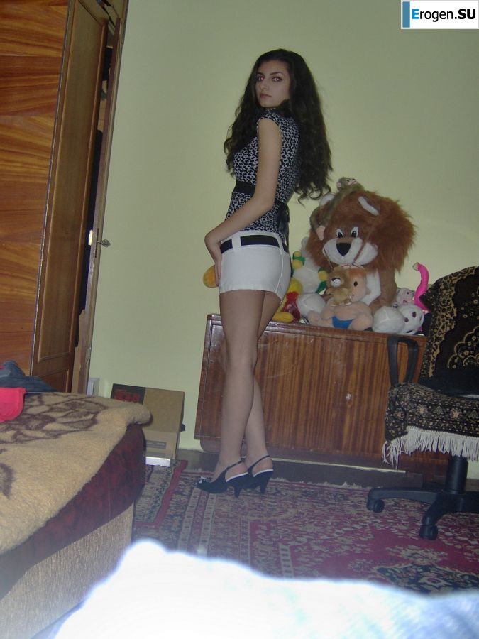 Charming chernovlaska makes a boner to her boyfriend. Slide 33