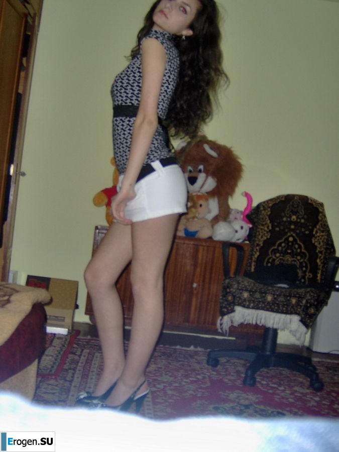 Charming chernovlaska makes a boner to her boyfriend. Slide 35