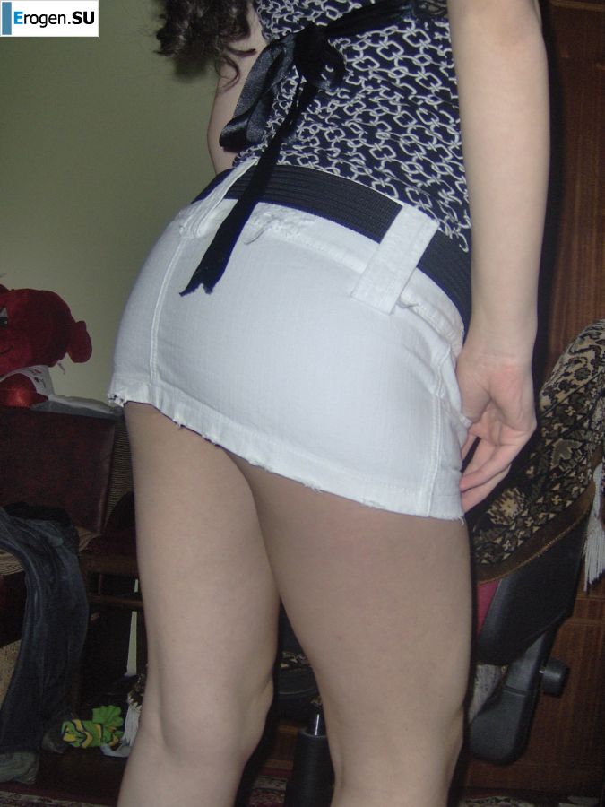 Charming chernovlaska makes a boner to her boyfriend. Slide 36