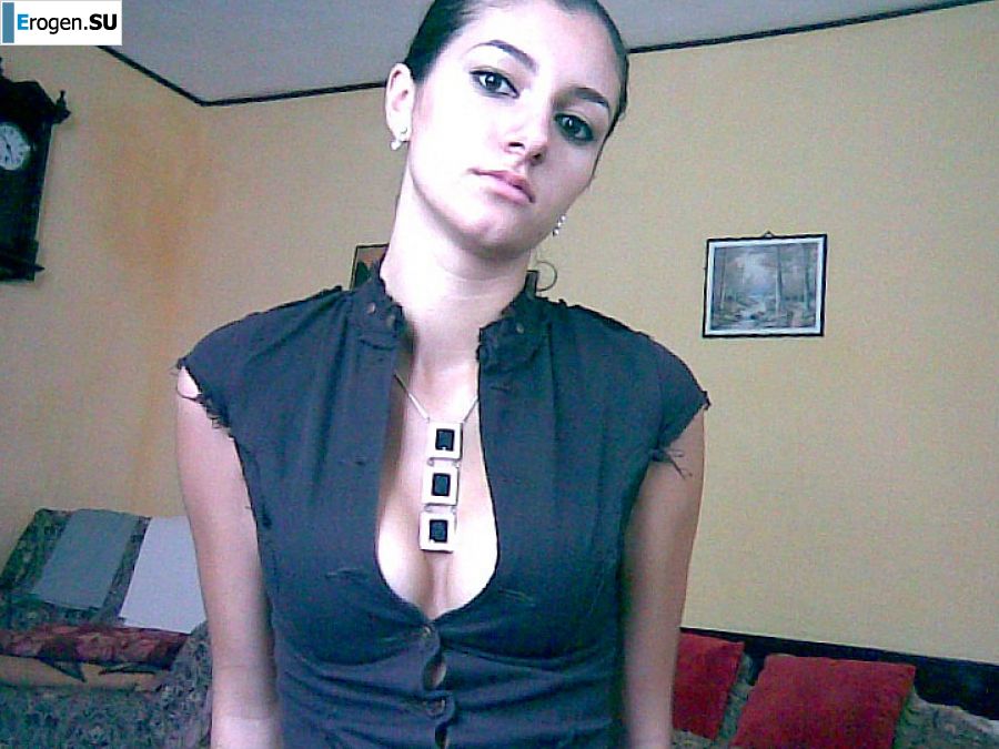 Charming chernovlaska makes a boner to her boyfriend. Slide 37