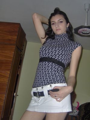 Charming chernovlaska makes a boner to her boyfriend. Thumbnail 32