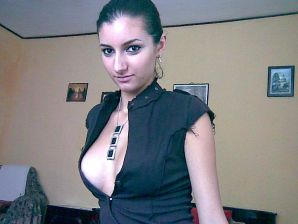 Charming chernovlaska makes a boner to her boyfriend. Thumbnail 38