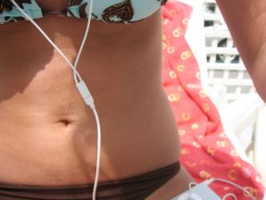 A girl has fun with a guy on vacation - shows her ass and chest. Thumbnail 25