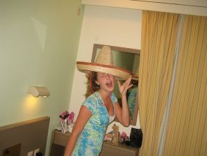 A girl has fun with a guy on vacation - shows her ass and chest. Thumbnail 28