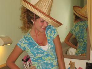 A girl has fun with a guy on vacation - shows her ass and chest. Thumbnail 29