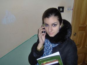 Восточная красавица показывает попку в одежде и без. Часть 4. Миниатюра 7