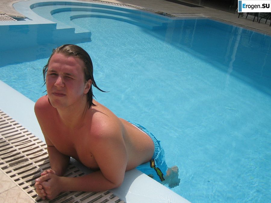 Girl having fun with a guy on vacation - shows her ass and chest. Part 2. Slide 20