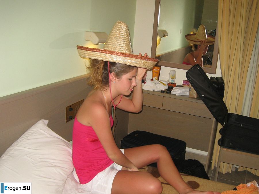 Girl having fun with a guy on vacation - shows her ass and chest. Part 2. Slide 28