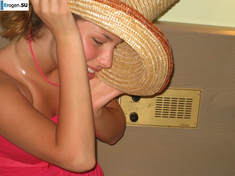 Girl having fun with a guy on vacation - shows her ass and chest. Part 2. Slide 29