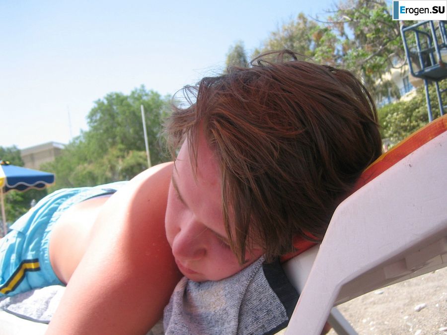 Girl having fun with a guy on vacation - shows her ass and chest. Part 2. Slide 31