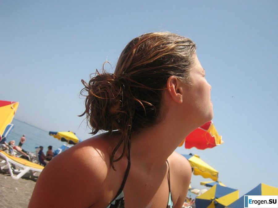 Girl having fun with a guy on vacation - shows her ass and chest. Part 2. Slide 33